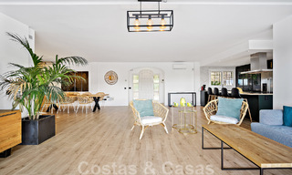 Villa andaluza de lujo en venta junto a campo de golf, con vistas al mar, en zona muy solicitada en Marbella Este 48346 