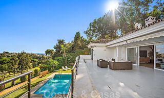 Villa andaluza de lujo en venta junto a campo de golf, con vistas al mar, en zona muy solicitada en Marbella Este 48349 