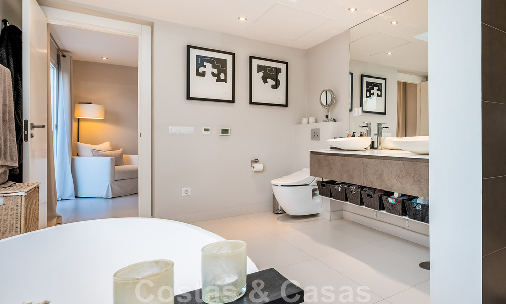 Villa de lujo en venta en una zona residencial segura y cerrada de Nueva Andalucia, Marbella 48181