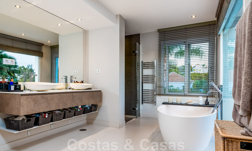 Villa de lujo en venta en una zona residencial segura y cerrada de Nueva Andalucia, Marbella 48199