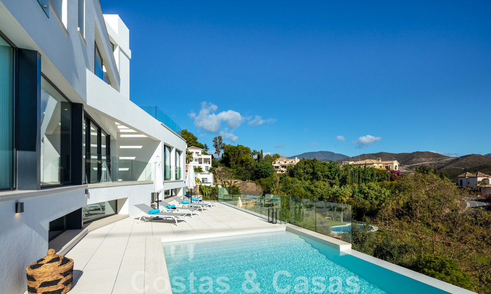 Villa de lujo arquitectónico en venta con vistas panorámicas al mar, en codiciada zona residencial en La Quinta, Benahavis - Marbella 47961