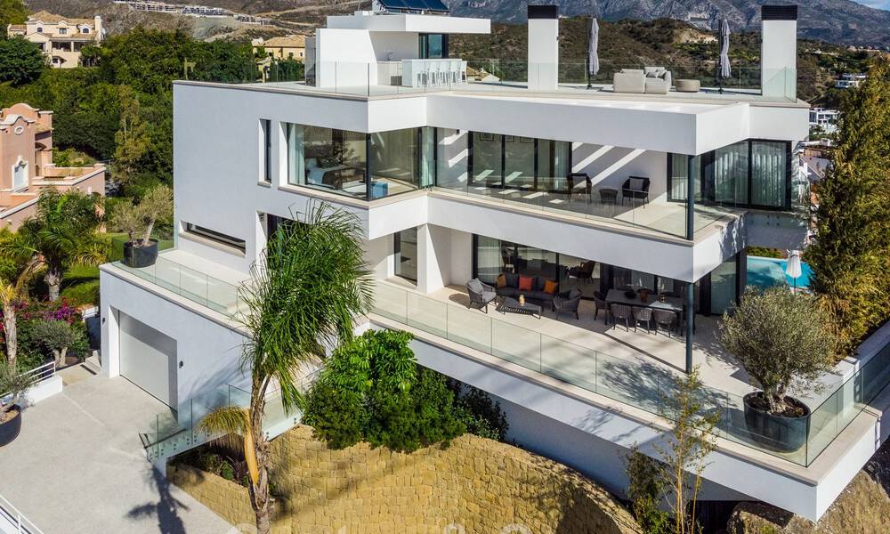 Villa de lujo arquitectónico en venta con vistas panorámicas al mar, en codiciada zona residencial en La Quinta, Benahavis - Marbella 47971