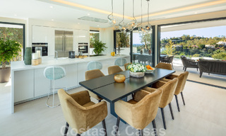 Villa de lujo arquitectónico en venta con vistas panorámicas al mar, en codiciada zona residencial en La Quinta, Benahavis - Marbella 47972 