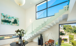 Villa de lujo arquitectónico en venta con vistas panorámicas al mar, en codiciada zona residencial en La Quinta, Benahavis - Marbella 47973 