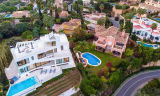 Villa de lujo arquitectónico en venta con vistas panorámicas al mar, en codiciada zona residencial en La Quinta, Benahavis - Marbella 47977 