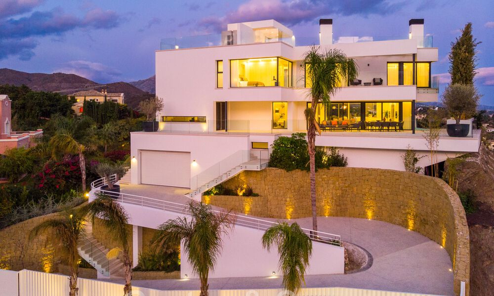Villa de lujo arquitectónico en venta con vistas panorámicas al mar, en codiciada zona residencial en La Quinta, Benahavis - Marbella 47978