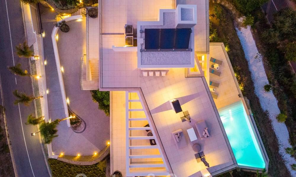 Villa de lujo arquitectónico en venta con vistas panorámicas al mar, en codiciada zona residencial en La Quinta, Benahavis - Marbella 47980