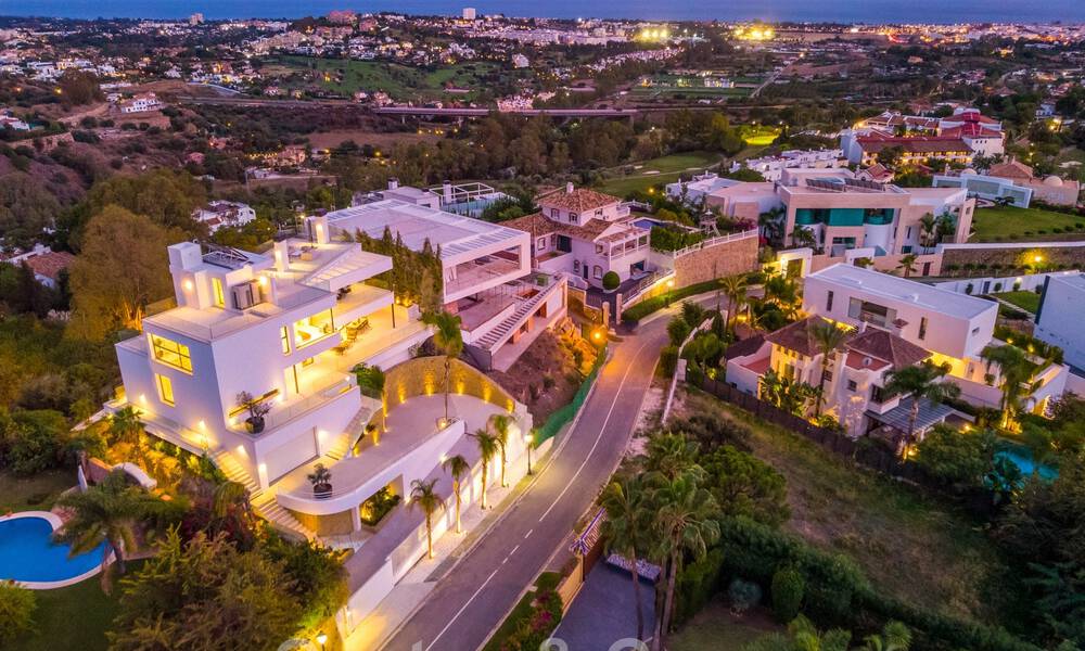 Villa de lujo arquitectónico en venta con vistas panorámicas al mar, en codiciada zona residencial en La Quinta, Benahavis - Marbella 47981