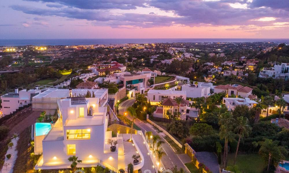 Villa de lujo arquitectónico en venta con vistas panorámicas al mar, en codiciada zona residencial en La Quinta, Benahavis - Marbella 47982