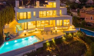 Villa de lujo arquitectónico en venta con vistas panorámicas al mar, en codiciada zona residencial en La Quinta, Benahavis - Marbella 47984 