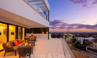 Villa de lujo arquitectónico en venta con vistas panorámicas al mar, en codiciada zona residencial en La Quinta, Benahavis - Marbella 47985 