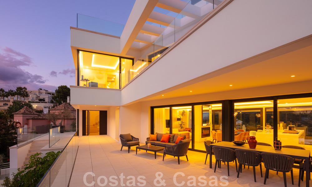 Villa de lujo arquitectónico en venta con vistas panorámicas al mar, en codiciada zona residencial en La Quinta, Benahavis - Marbella 47986