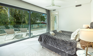 Villa boutique independiente en venta rodeada de vegetación en una comunidad privada cerrada en la Nueva Milla de Oro entre Marbella y Estepona 47820 