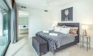 Villa boutique independiente en venta rodeada de vegetación en una comunidad privada cerrada en la Nueva Milla de Oro entre Marbella y Estepona 47821 