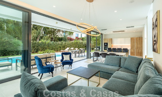 Villa boutique independiente en venta rodeada de vegetación en una comunidad privada cerrada en la Nueva Milla de Oro entre Marbella y Estepona 47824 