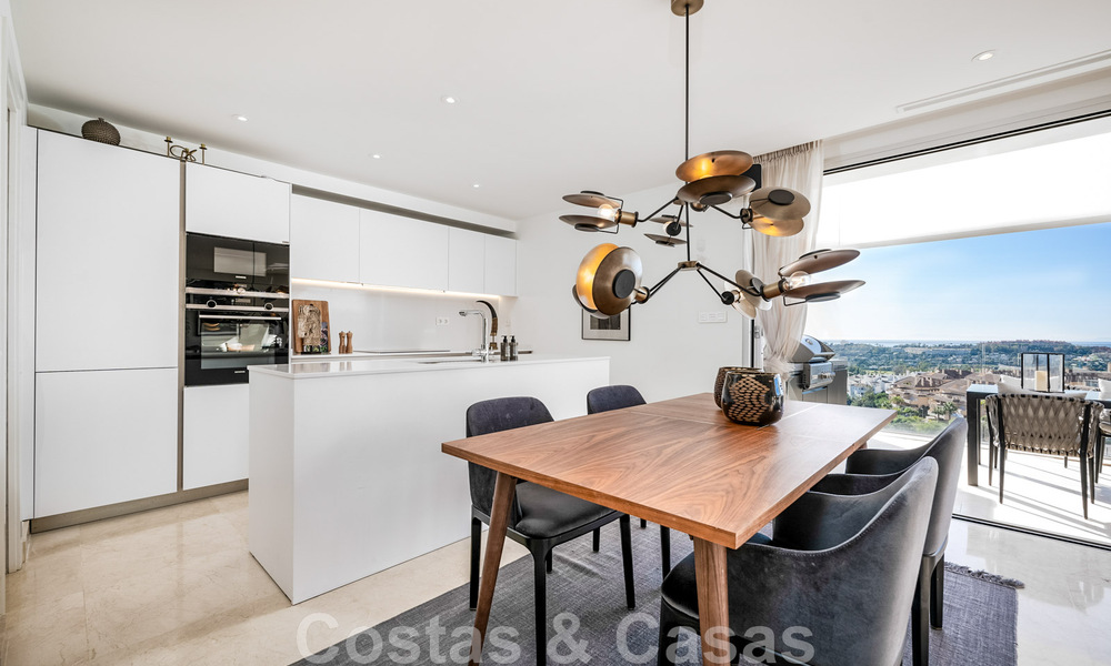 Moderno ático en venta listo para entrar a vivir con vistas abiertas al mar en un moderno complejo en Nueva Andalucia, Marbella 47879