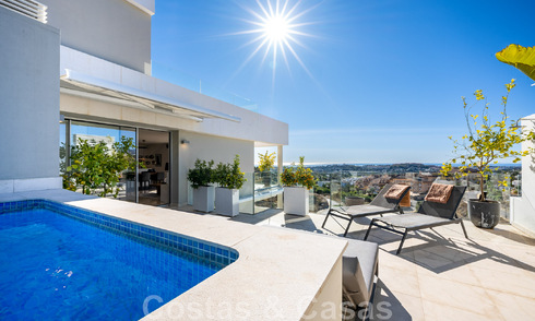 Moderno ático en venta listo para entrar a vivir con vistas abiertas al mar en un moderno complejo en Nueva Andalucia, Marbella 47881