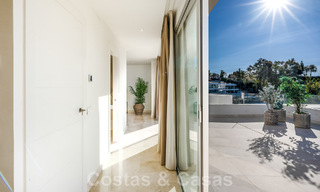 Moderno ático en venta listo para entrar a vivir con vistas abiertas al mar en un moderno complejo en Nueva Andalucia, Marbella 47887 