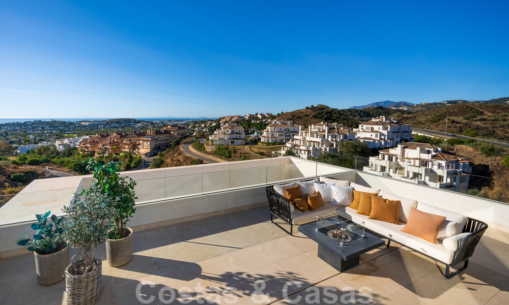Moderno ático en venta listo para entrar a vivir con vistas abiertas al mar en un moderno complejo en Nueva Andalucia, Marbella 47889