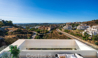 Moderno ático en venta listo para entrar a vivir con vistas abiertas al mar en un moderno complejo en Nueva Andalucia, Marbella 47891 