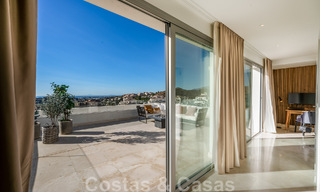 Moderno ático en venta listo para entrar a vivir con vistas abiertas al mar en un moderno complejo en Nueva Andalucia, Marbella 47893 