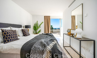 Moderno ático en venta listo para entrar a vivir con vistas abiertas al mar en un moderno complejo en Nueva Andalucia, Marbella 47894 