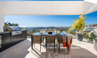 Moderno ático en venta listo para entrar a vivir con vistas abiertas al mar en un moderno complejo en Nueva Andalucia, Marbella 47906 