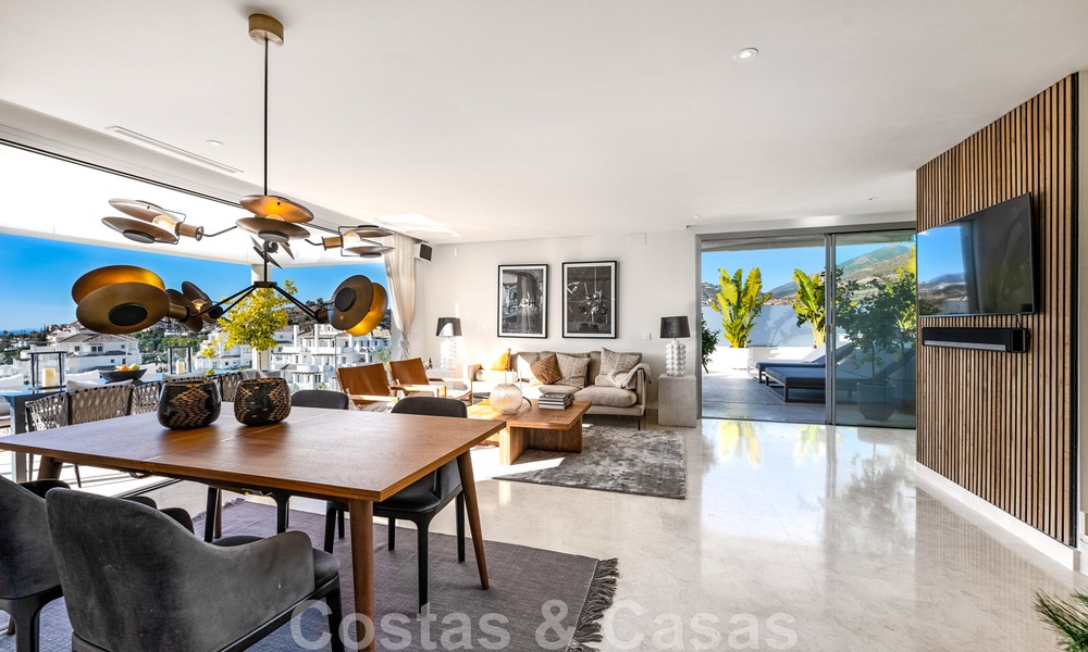 Moderno ático en venta listo para entrar a vivir con vistas abiertas al mar en un moderno complejo en Nueva Andalucia, Marbella 47909