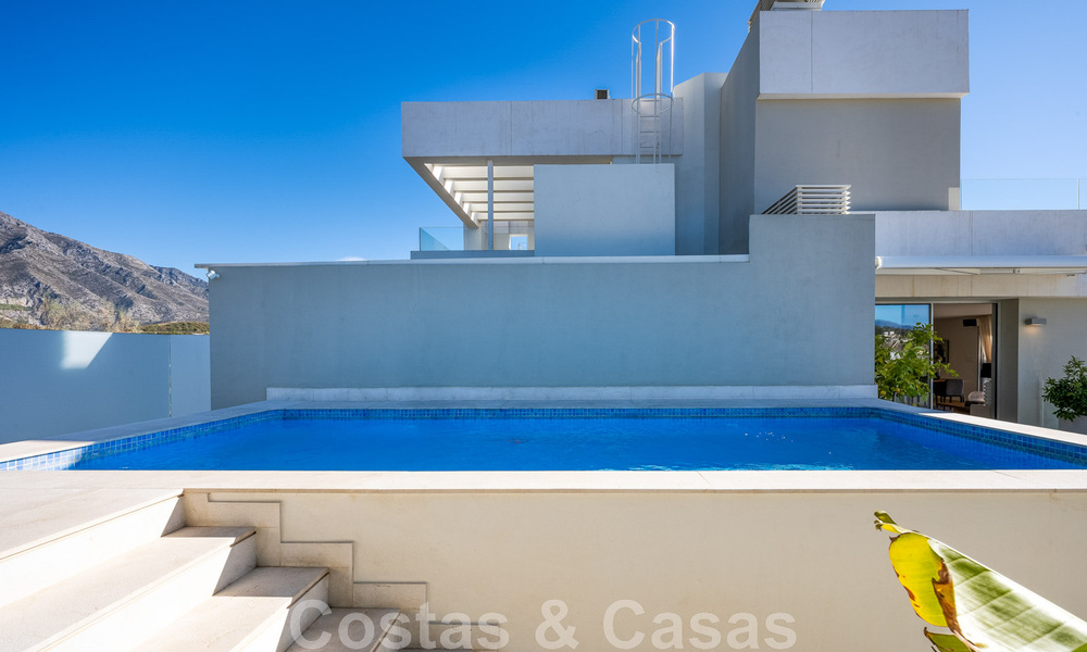 Moderno ático en venta listo para entrar a vivir con vistas abiertas al mar en un moderno complejo en Nueva Andalucia, Marbella 47911