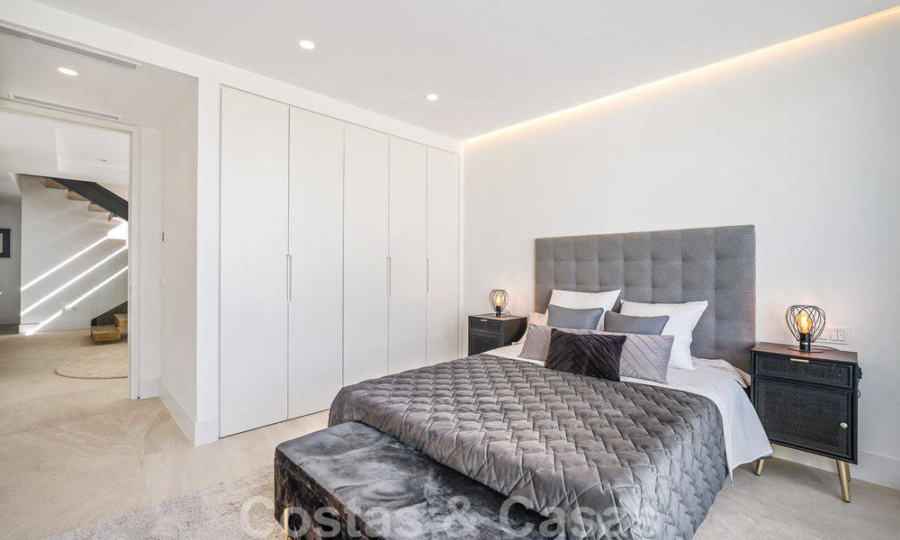 Moderna villa de nueva construcción con piscina infinita y vistas panorámicas al mar en venta al este de Marbella centro 51920