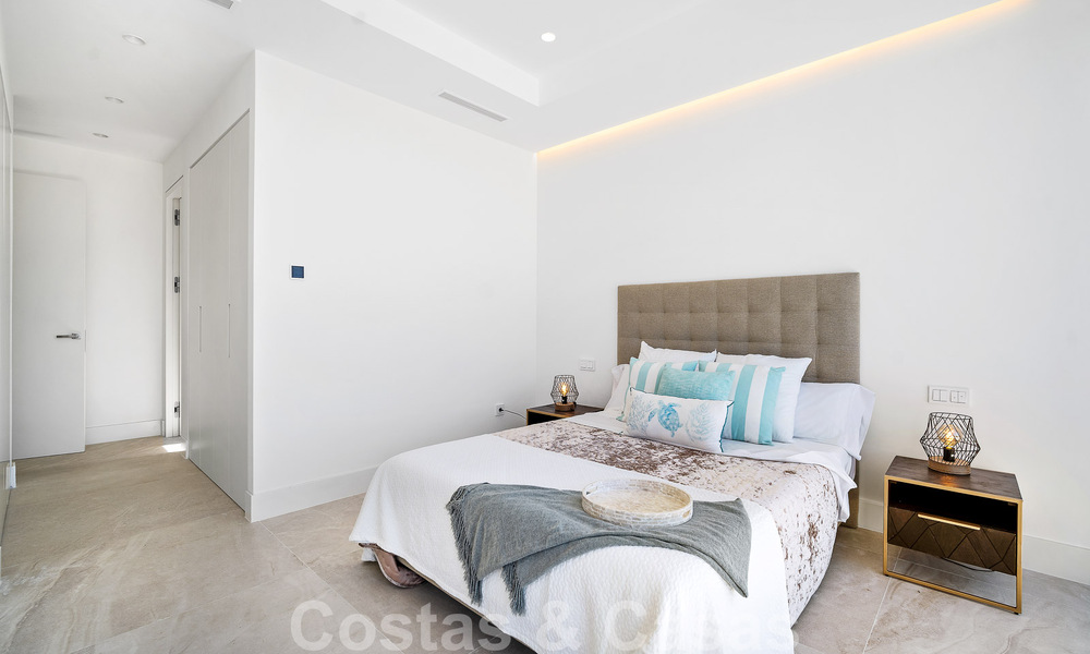 Moderna villa de nueva construcción con piscina infinita y vistas panorámicas al mar en venta al este de Marbella centro 51925