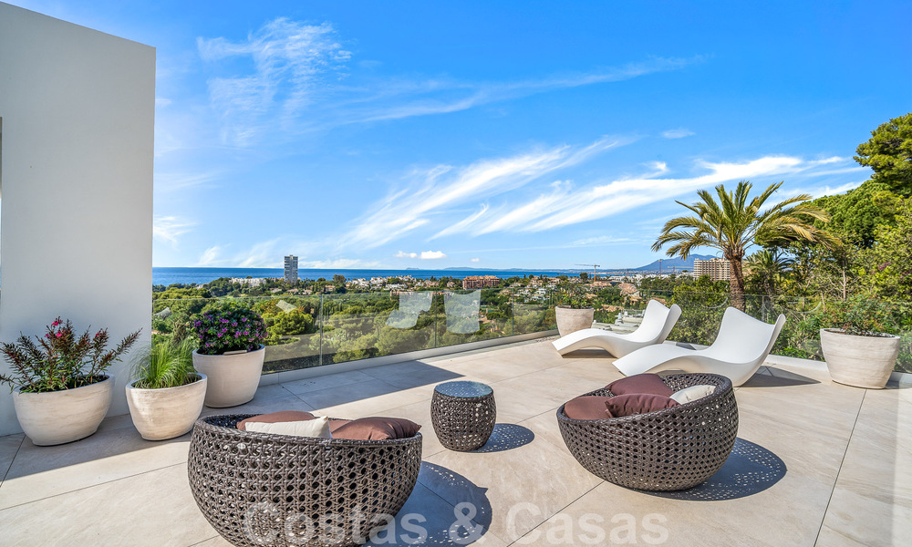 Moderna villa de nueva construcción con piscina infinita y vistas panorámicas al mar en venta al este de Marbella centro 51934
