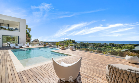 Moderna villa de nueva construcción con piscina infinita y vistas panorámicas al mar en venta al este de Marbella centro 51940