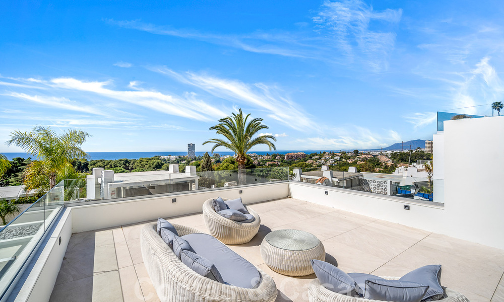 Moderna villa de nueva construcción con piscina infinita y vistas panorámicas al mar en venta al este de Marbella centro 51944