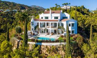 Exquisita villa de lujo en venta de estilo mediterráneo con diseño contemporáneo en una posición elevada en El Madroñal, Benahavis - Marbella 48112 