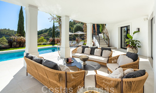Exquisita villa de lujo en venta de estilo mediterráneo con diseño contemporáneo en una posición elevada en El Madroñal, Benahavis - Marbella 48113 