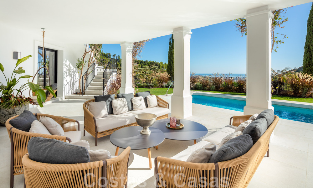 Exquisita villa de lujo en venta de estilo mediterráneo con diseño contemporáneo en una posición elevada en El Madroñal, Benahavis - Marbella 48114