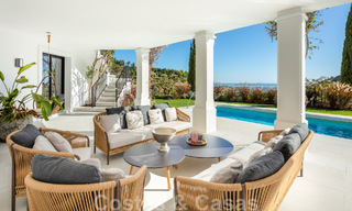 Exquisita villa de lujo en venta de estilo mediterráneo con diseño contemporáneo en una posición elevada en El Madroñal, Benahavis - Marbella 48114 