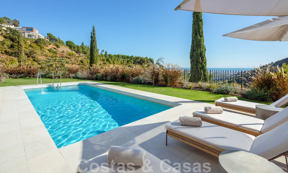 Exquisita villa de lujo en venta de estilo mediterráneo con diseño contemporáneo en una posición elevada en El Madroñal, Benahavis - Marbella 48115
