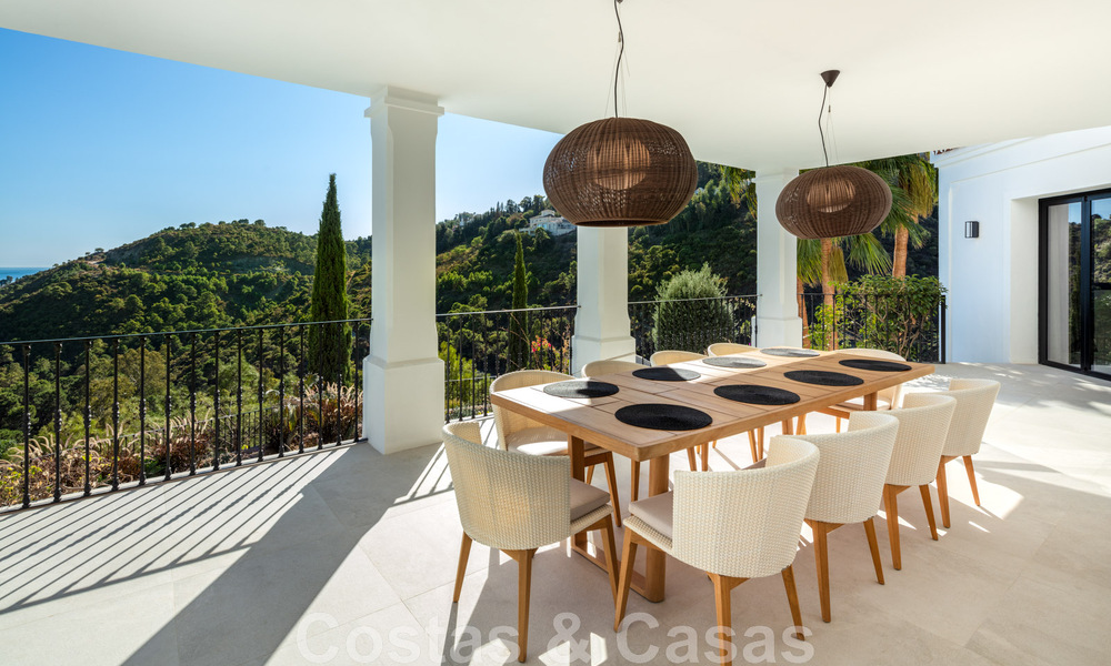 Exquisita villa de lujo en venta de estilo mediterráneo con diseño contemporáneo en una posición elevada en El Madroñal, Benahavis - Marbella 48118