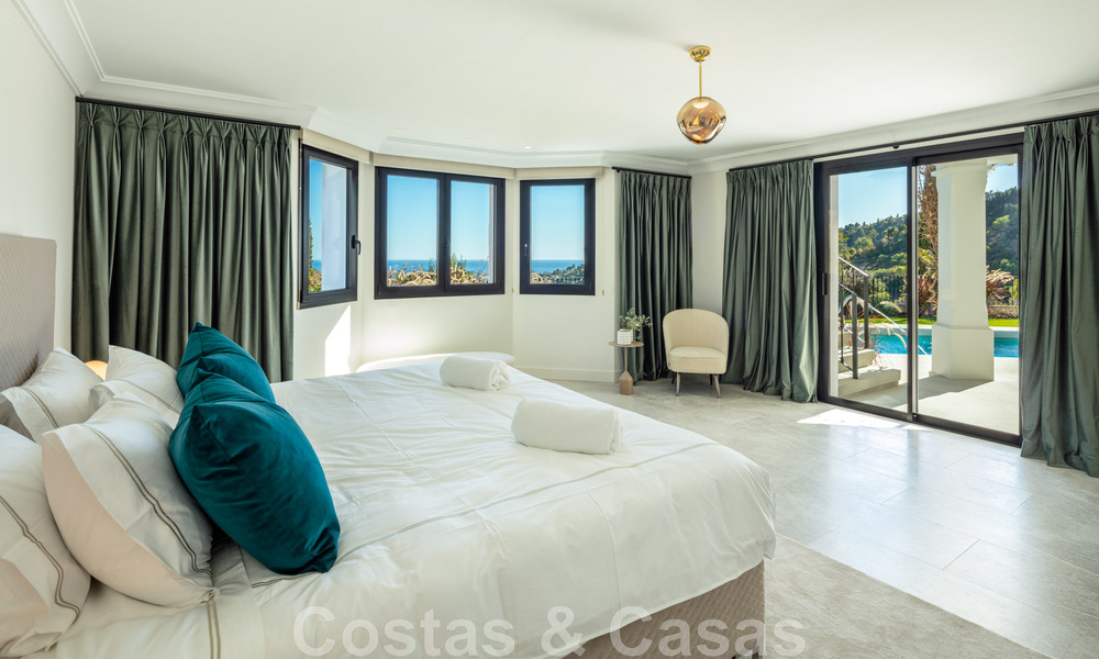 Exquisita villa de lujo en venta de estilo mediterráneo con diseño contemporáneo en una posición elevada en El Madroñal, Benahavis - Marbella 48124