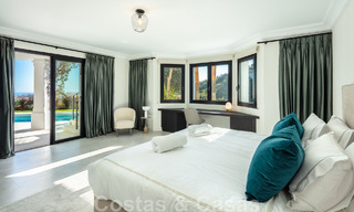 Exquisita villa de lujo en venta de estilo mediterráneo con diseño contemporáneo en una posición elevada en El Madroñal, Benahavis - Marbella 48127 