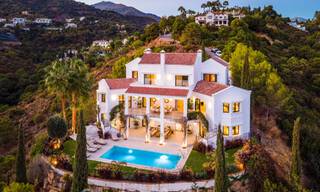 Exquisita villa de lujo en venta de estilo mediterráneo con diseño contemporáneo en una posición elevada en El Madroñal, Benahavis - Marbella 48130 