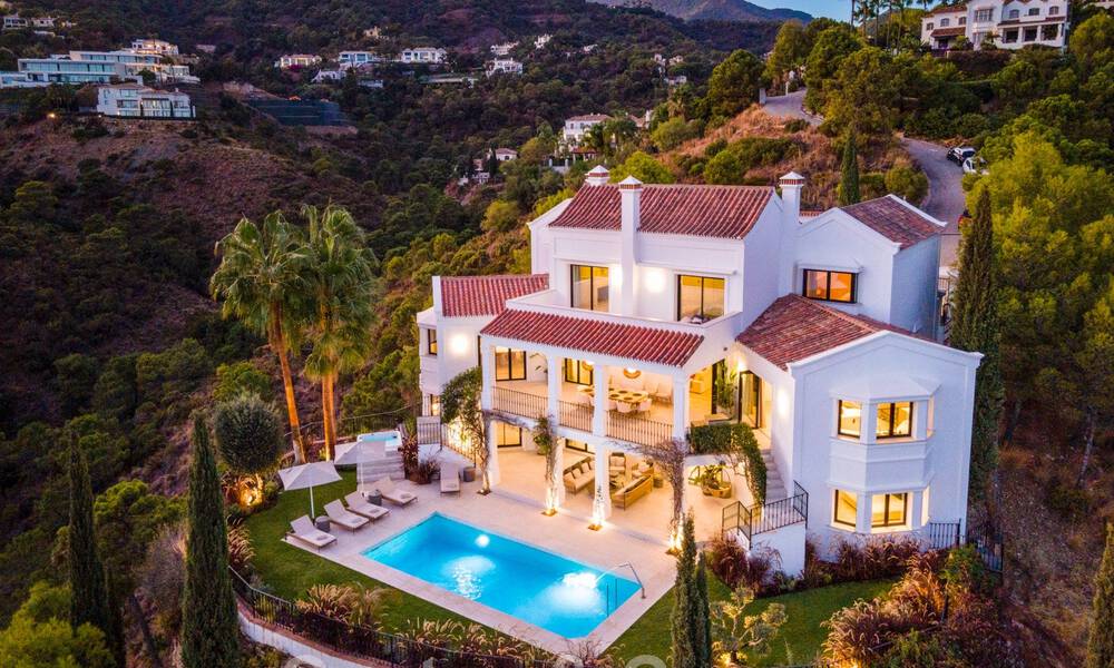 Exquisita villa de lujo en venta de estilo mediterráneo con diseño contemporáneo en una posición elevada en El Madroñal, Benahavis - Marbella 48131