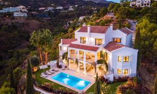 Exquisita villa de lujo en venta de estilo mediterráneo con diseño contemporáneo en una posición elevada en El Madroñal, Benahavis - Marbella 48131 