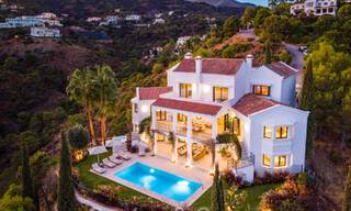 Exquisita villa de lujo en venta de estilo mediterráneo con diseño contemporáneo en una posición elevada en El Madroñal, Benahavis - Marbella 48131 