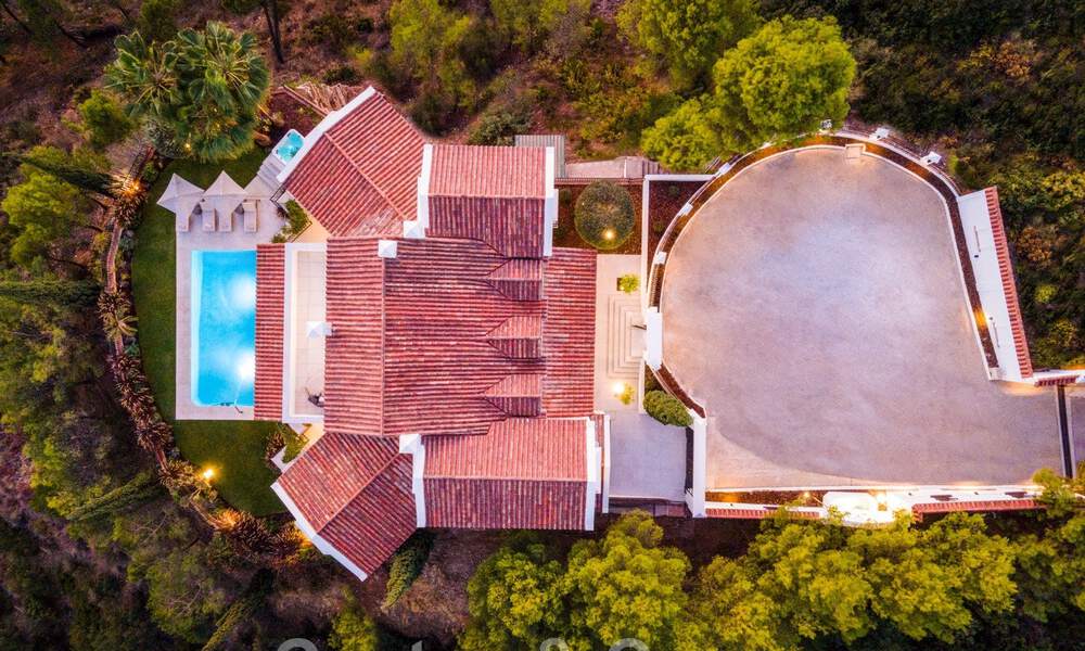 Exquisita villa de lujo en venta de estilo mediterráneo con diseño contemporáneo en una posición elevada en El Madroñal, Benahavis - Marbella 48132