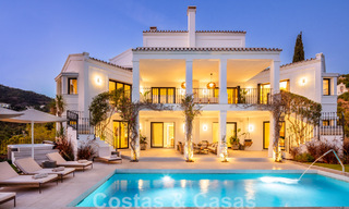 Exquisita villa de lujo en venta de estilo mediterráneo con diseño contemporáneo en una posición elevada en El Madroñal, Benahavis - Marbella 48135 