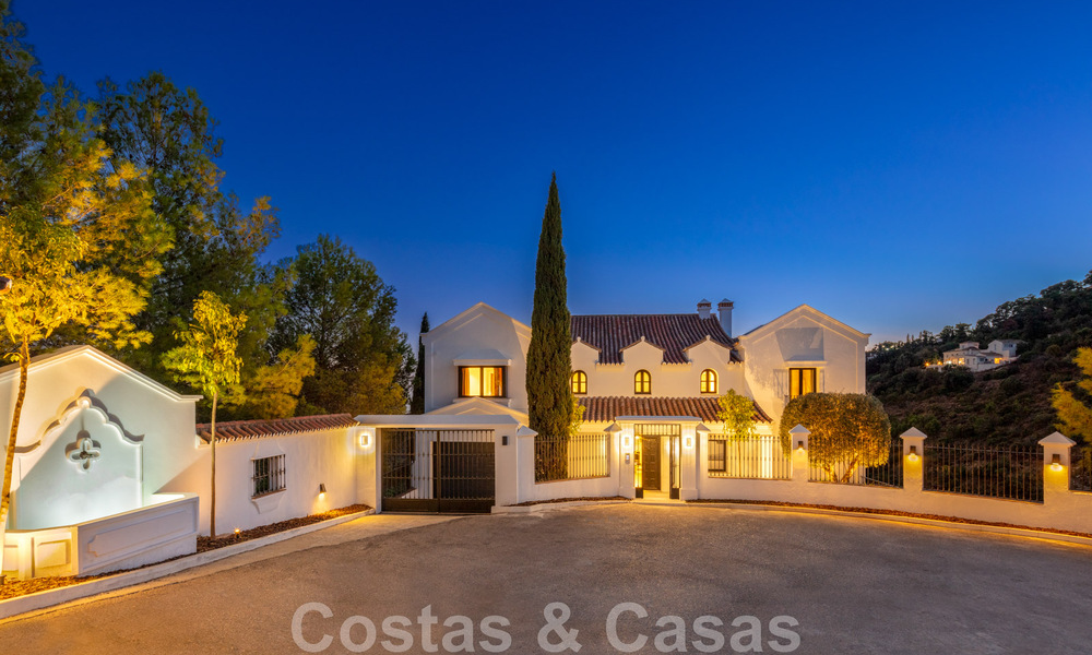 Exquisita villa de lujo en venta de estilo mediterráneo con diseño contemporáneo en una posición elevada en El Madroñal, Benahavis - Marbella 48137