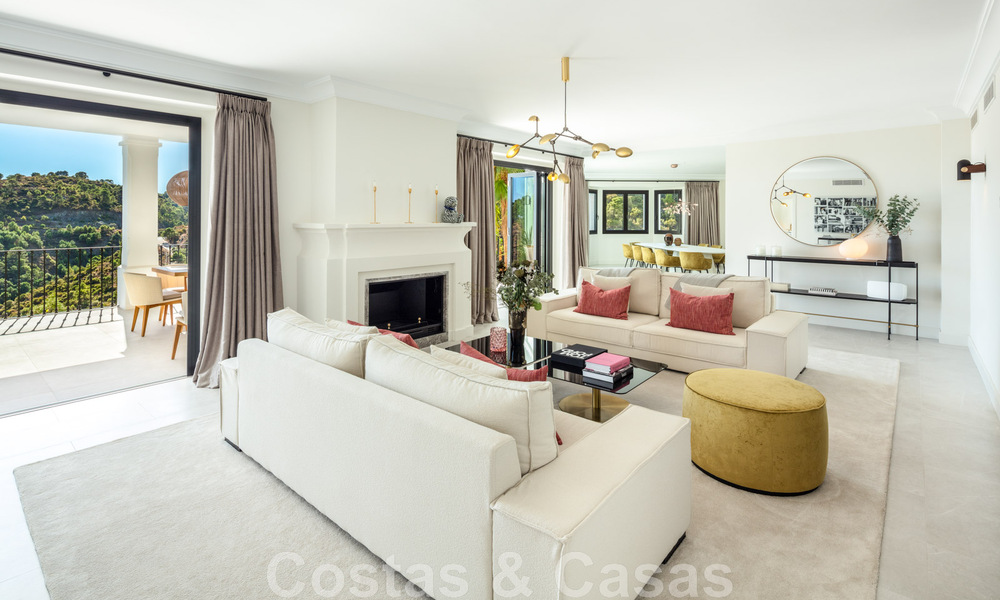 Exquisita villa de lujo en venta de estilo mediterráneo con diseño contemporáneo en una posición elevada en El Madroñal, Benahavis - Marbella 48143